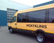Mokykliniais geltonaisiais autobusais gyventojus galima vežti vakcinuotis